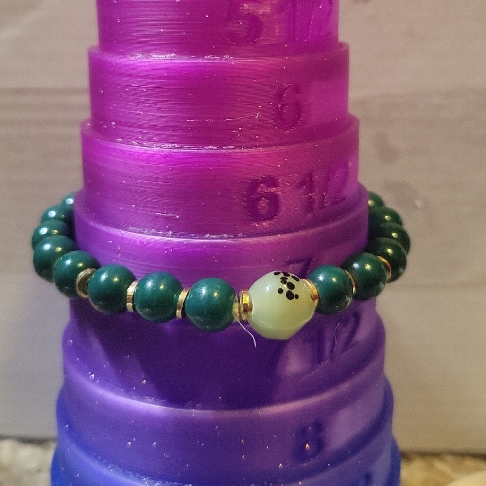 Emerald Green Beaded Bracelet with Gold ToneDetailing